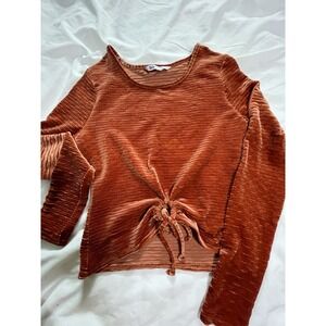 Juniors' Medium SO® Textured Cropped Keyhole Top Harvest Moon Tie Front M